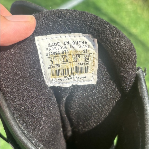 Vintage Nike Black and Brown High-Top Boots with Pattern - Picture 2 of 7